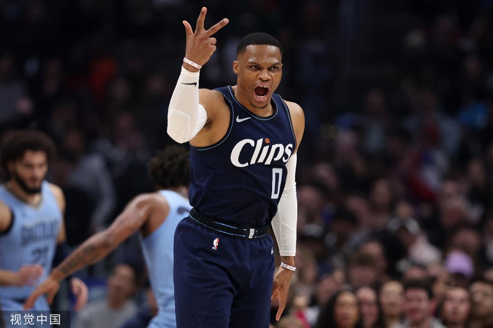 江苏连云港赣榆区：组织上万名初一学生学习游泳技能.