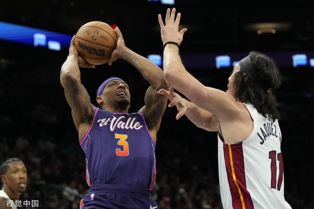 头球之间的 头球之间的